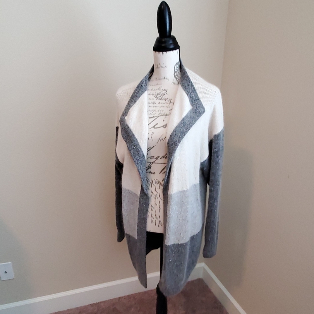 Angora silk cardigan. Grey cream. Medium